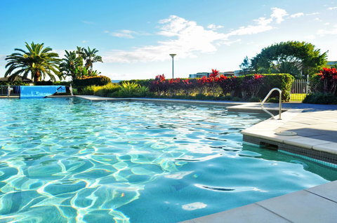 Waterfront Resort Villa With Buggy - QLD Tourism 23