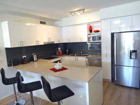 Waterfront Resort Villa With Buggy - QLD Tourism 5