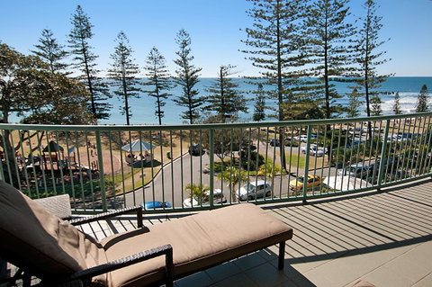 The Norfolks On Moffat Beach - QLD Tourism 18