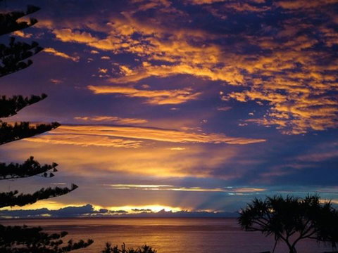 Burleigh Beach Tower - QLD Tourism 13