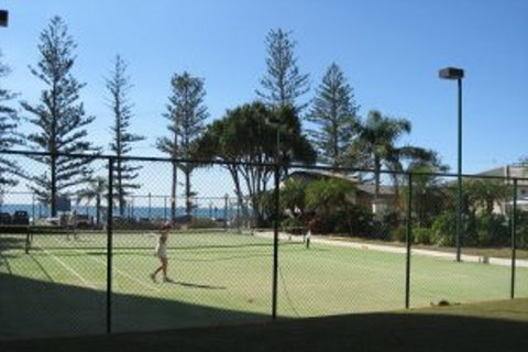 Burleigh Beach Tower - QLD Tourism 10