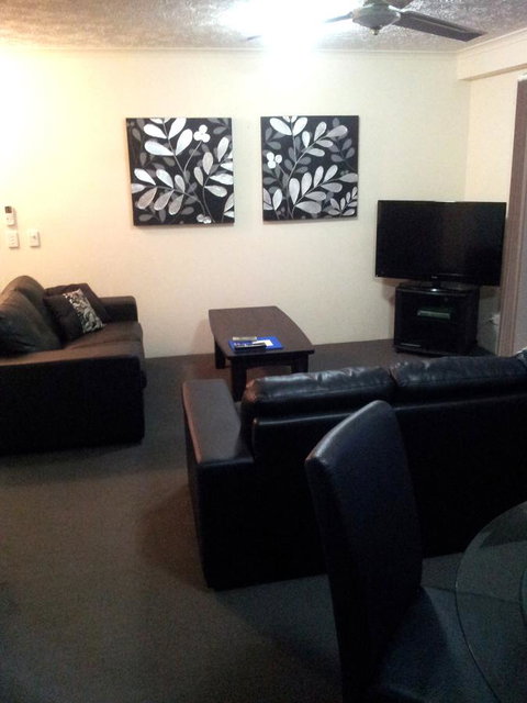 Champelli Palms Apartments - QLD Tourism 14