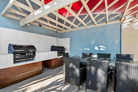 Sailport Mooloolaba Apartments - QLD Tourism 8