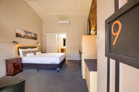 Downs Motel - QLD Tourism 4