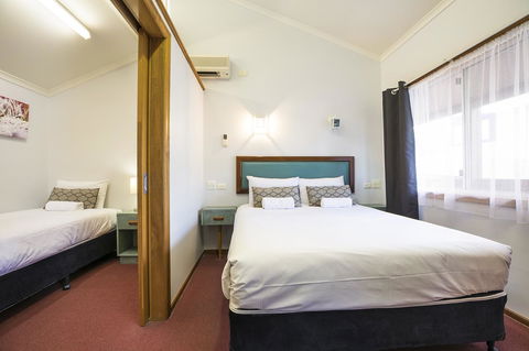 Downs Motel - QLD Tourism 9