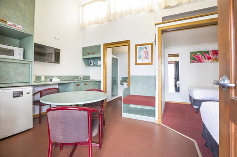 Downs Motel - QLD Tourism 11