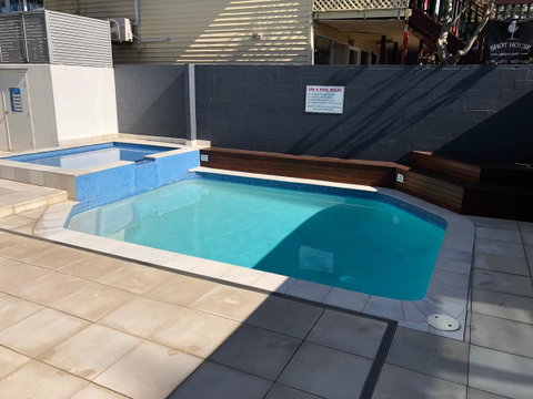 Northwind Beachfront Apartments - QLD Tourism 9