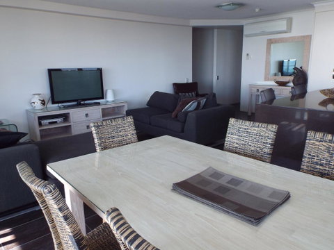 Northwind Beachfront Apartments - QLD Tourism 13