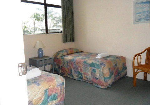 Northwind Beachfront Apartments - QLD Tourism 18