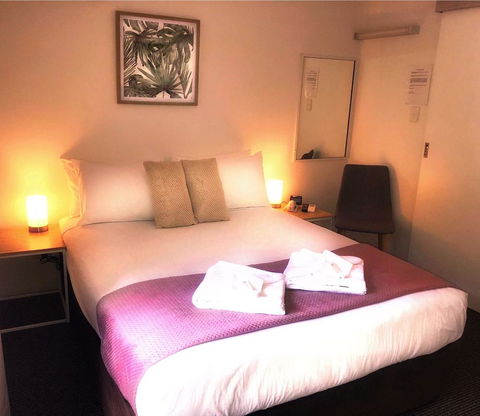 Aabon Apartments & Motel - QLD Tourism 0