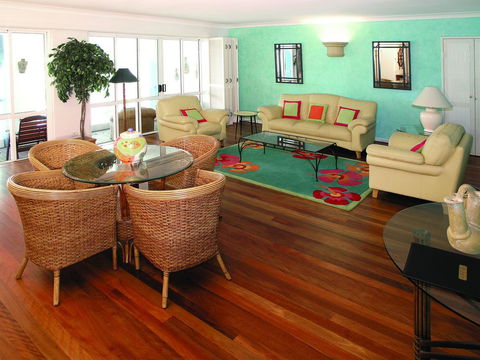BeachView Apartments At Villa Paradiso - Queensland Tourism 29