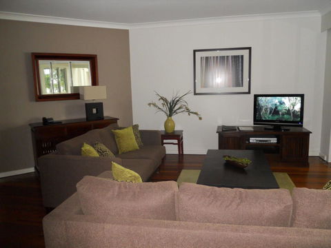 BeachView Apartments At Villa Paradiso - Queensland Tourism 9