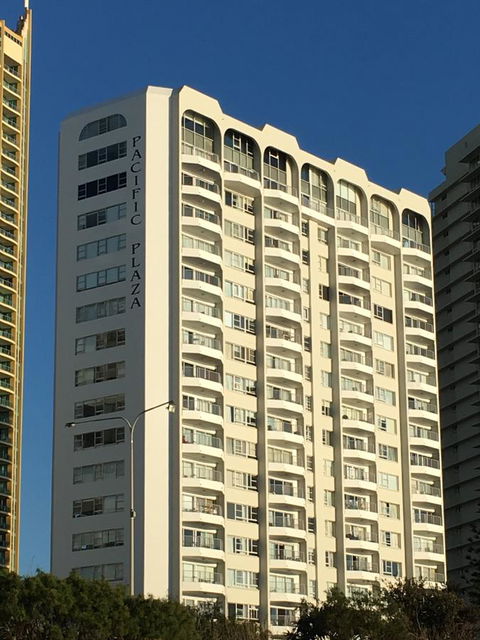 Pacific Plaza Apartments - QLD Tourism 1