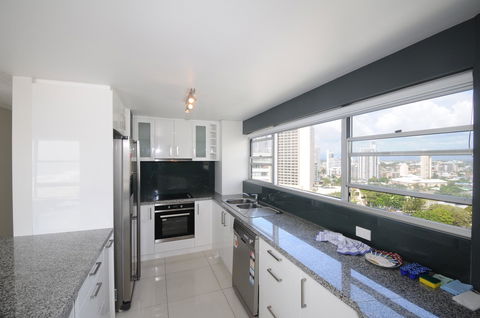 Pacific Plaza Apartments - QLD Tourism 25