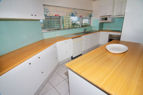 Pacific Plaza Apartments - QLD Tourism 34