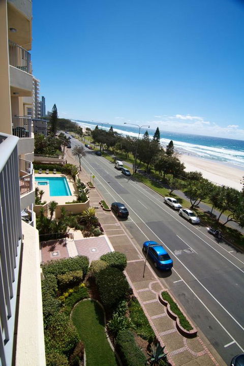 Pacific Plaza Apartments - QLD Tourism 16