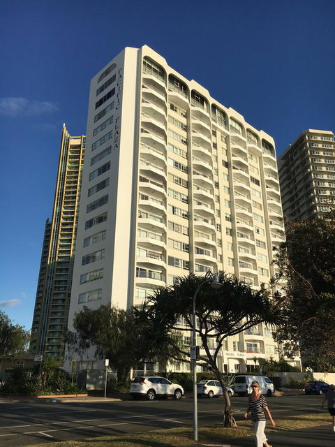 Pacific Plaza Apartments - QLD Tourism 11