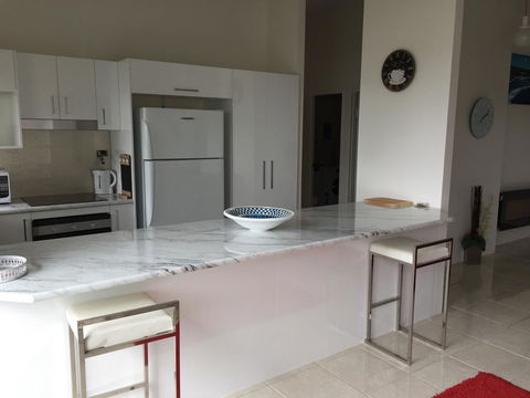 Pacific Plaza Apartments - QLD Tourism 9