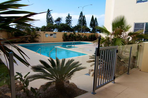 Pacific Plaza Apartments - QLD Tourism 12