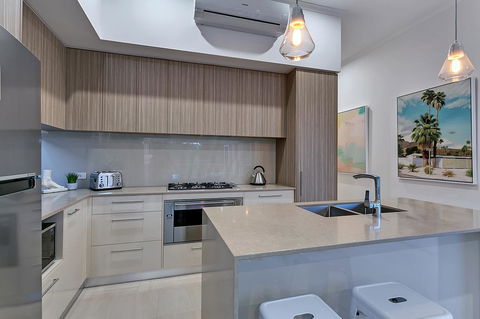 Oceans Edge Holiday Home - QLD Tourism 8