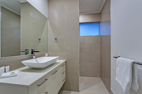 Oceans Edge Holiday Home - QLD Tourism 14