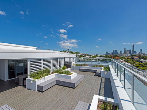 DoubleOne3 Apartments - Queensland Tourism 24