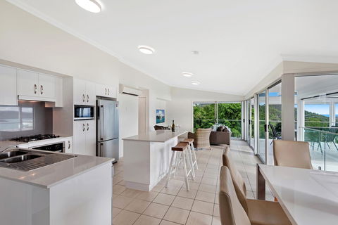 Oasis Apartments On Hamilton Island By HIHA - QLD Tourism 40