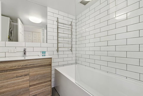 Dockside Apartments Mooloolaba - QLD Tourism 3