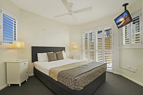 Malibu Apartments - QLD Tourism 6