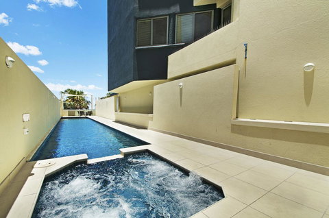 Malibu Apartments - QLD Tourism 17