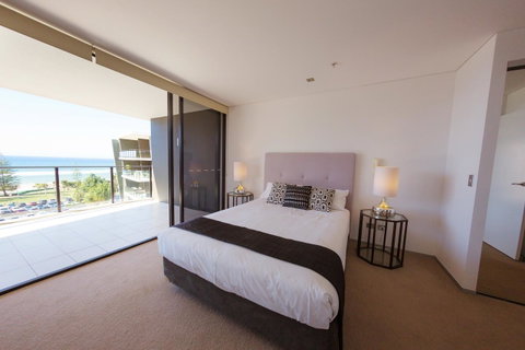 Ambience On Burleigh Beach - QLD Tourism 15