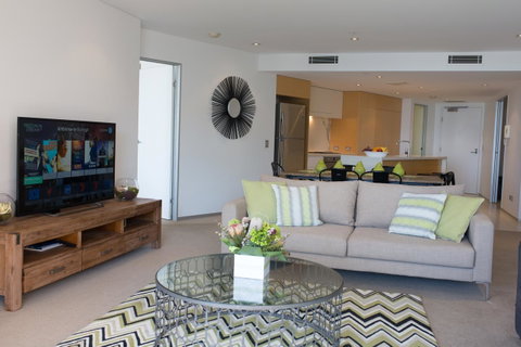 Ambience On Burleigh Beach - QLD Tourism 16