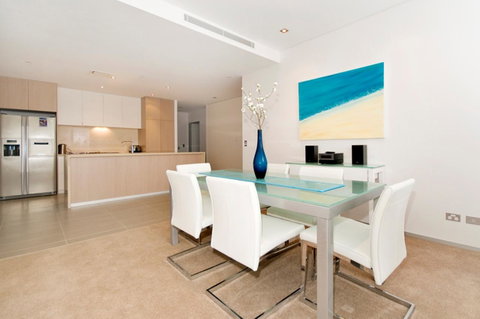 Ambience On Burleigh Beach - QLD Tourism 23