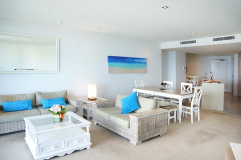 Ambience On Burleigh Beach - QLD Tourism 19