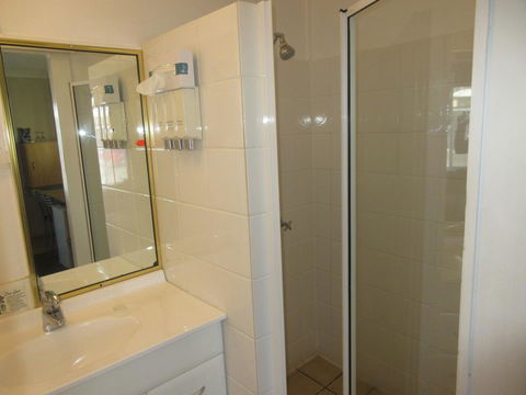 Riviera On Ruthven - Queensland Tourism 7