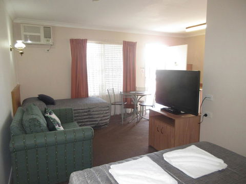 Riviera On Ruthven - Queensland Tourism 4