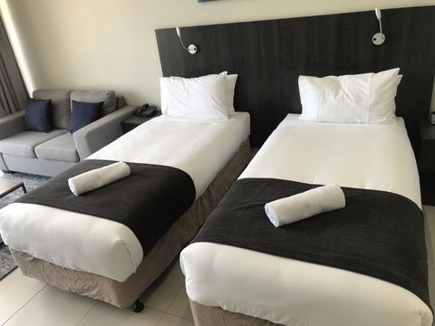 Sunshine Tower Hotel - QLD Tourism 10