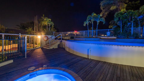 Sunshine Tower Hotel - QLD Tourism 12