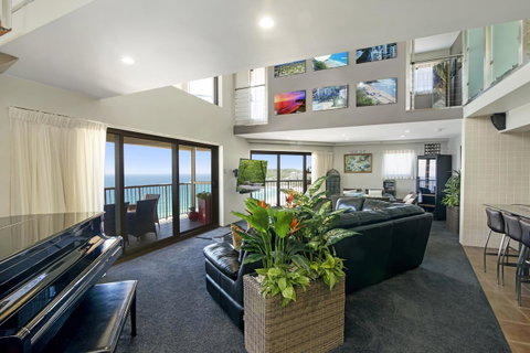 Burleigh Esplanade Apartments - QLD Tourism 26