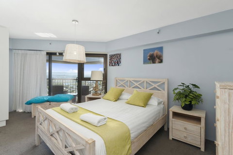 Burleigh Esplanade Apartments - QLD Tourism 17