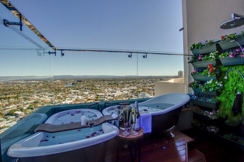 Burleigh Esplanade Apartments - QLD Tourism 8
