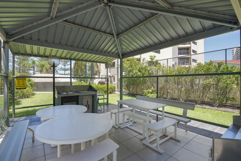 Burleigh Esplanade Apartments - QLD Tourism 24