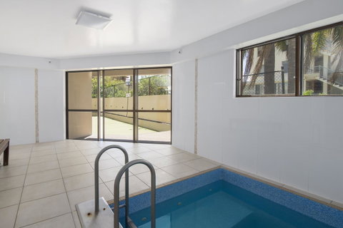 Burleigh Esplanade Apartments - QLD Tourism 23