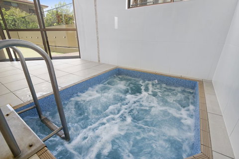 Burleigh Esplanade Apartments - QLD Tourism 22