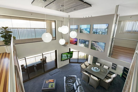 Burleigh Esplanade Apartments - QLD Tourism 25