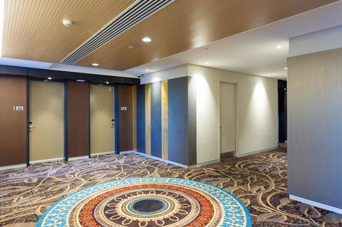 Calamvale Hotel Suites And Conference Centre - QLD Tourism 2