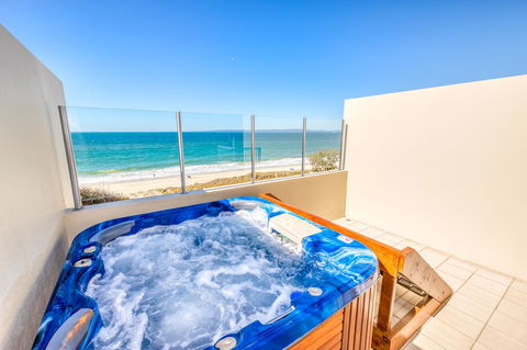 On The Beach Resort Bribie Island - QLD Tourism 7