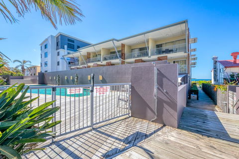 On The Beach Resort Bribie Island - QLD Tourism 2