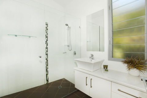 224 Centenary Heights Road Coolum Beach, 500 Dollar Bond, Linen Included - QLD Tourism 10