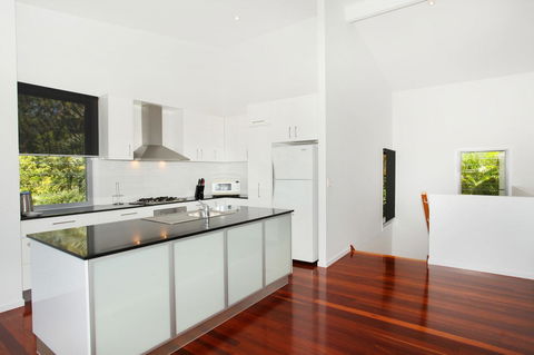 224 Centenary Heights Road Coolum Beach, 500 Dollar Bond, Linen Included - QLD Tourism 1